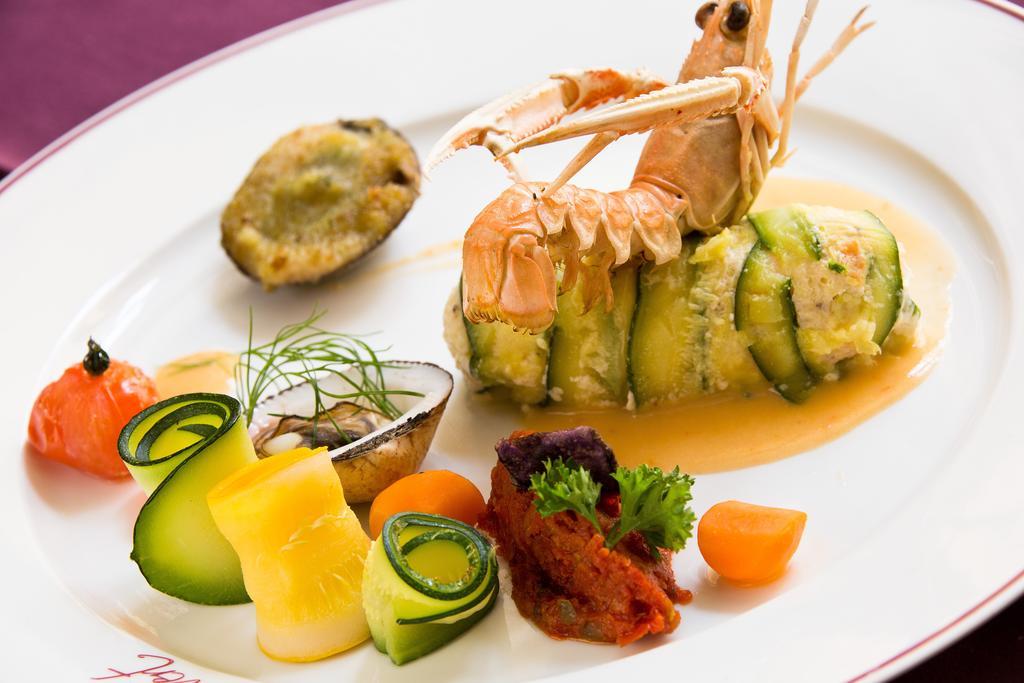 Logis Hotel-Restaurant Le Chene Vert Saint-Pourçain-sur-Sioule Exteriör bild