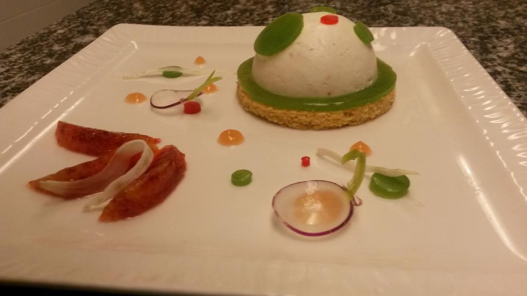 Logis Hotel-Restaurant Le Chene Vert Saint-Pourçain-sur-Sioule Exteriör bild