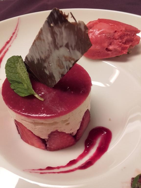 Logis Hotel-Restaurant Le Chene Vert Saint-Pourçain-sur-Sioule Exteriör bild