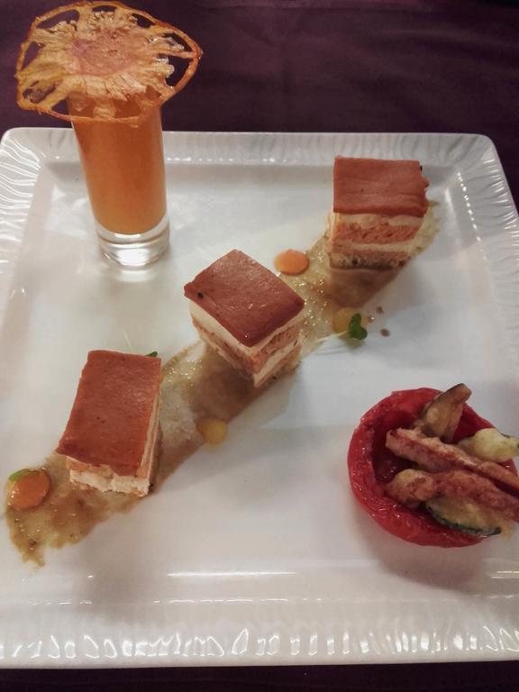 Logis Hotel-Restaurant Le Chene Vert Saint-Pourçain-sur-Sioule Exteriör bild