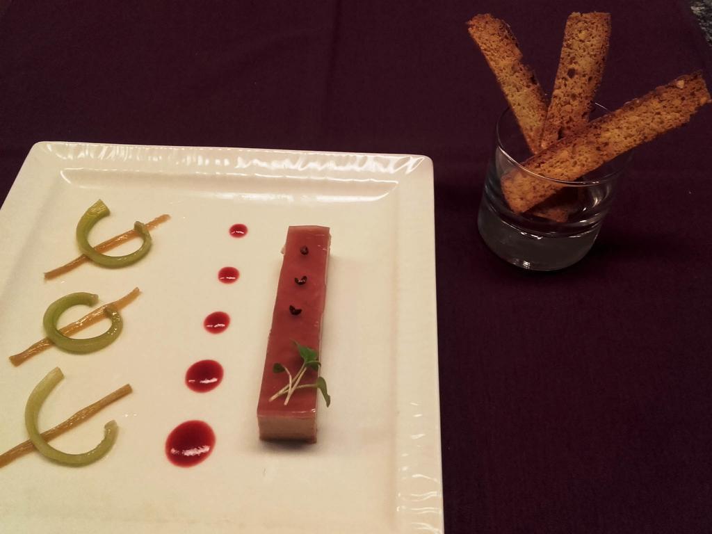 Logis Hotel-Restaurant Le Chene Vert Saint-Pourçain-sur-Sioule Exteriör bild
