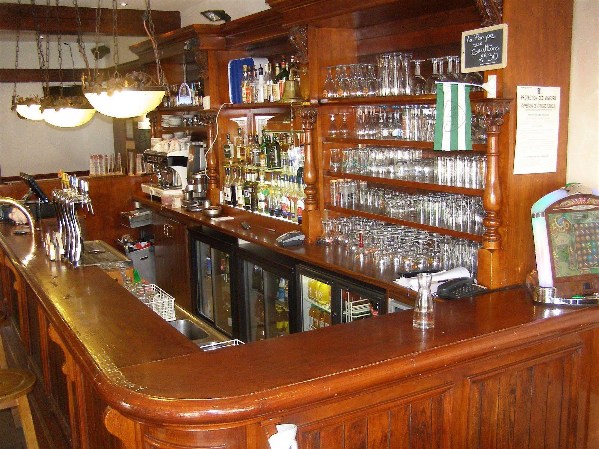 Logis Hotel-Restaurant Le Chene Vert Saint-Pourçain-sur-Sioule Exteriör bild